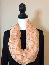 Load image into Gallery viewer, Quatrefoil print Infinity Scarf
