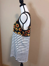 Load image into Gallery viewer, Sunflower Tank Top-size M
