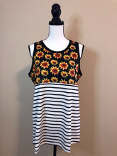 Load image into Gallery viewer, Sunflower Tank Top-size M
