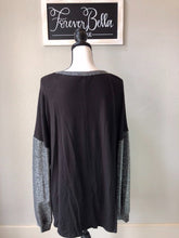 Load image into Gallery viewer, Black knot top with Silver Metallic Sleeves-Plus size
