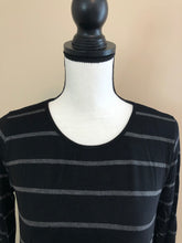 Load image into Gallery viewer, Striped 3/4 sleeve top
