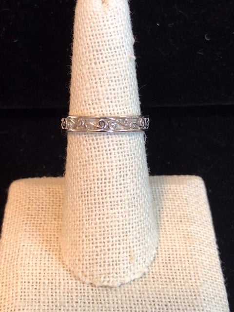 Sterling silver swirl band ring
